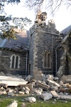 El campanario de la iglesia anglicana de St. Johns, en la plaza Latimer en Christchurch , sufrió severos daños por el movimiento telúrico.