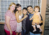 06092010 Sofía Villalobos acompañada de sus papás Francis y Gilberto y sus hermanos Gilberto y Mía en su fiesta de cumpleaños.