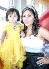 18092010 Jade Jacqueline Campillo Cervantes acompañada de su mamá Cristina Cervantes el día que festejó su segundo cumpleaños.