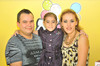 18092010 La pequeña Azul Nahomi Rodríguez García celebró su primer cumpleaños y para festejarlo, sus papás Karla García e Isaac Rodríguez le organizaron una divertida piñata.