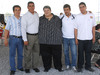 18092010 Luis Roldán rodeado de la familia Berumen durante su visita a la ciudad de Torreón.