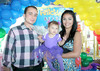23092010 Regina Alvarado celebró un año de edad junto a sus papás José Luis González y Thalía Alvarado.