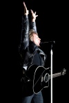 Minutos después de que sus teloneros comenzaran el espectáculo, cerca de las 21:30 horas, Jon Bon Jovi, Richie Sambora, Tico Torres y David Byrne subieron al escenario para comenzar su actuación con el tema Blood on Blood, de su disco New Jersey (1988).