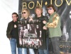 Con casi dos horas de concierto, Bon Jovi cerró su recital con los temas Wanted Dead or Alive, Livin' on a Prayer y Always, este último en agradecimiento a la gran noche de concierto en México.