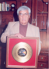 26092010 Héctor Armando Quintero Ramos recibió disco de oro por su jubilación de parte de Discos Musart.