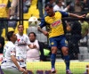 Las Águilas del América aprovecharon su condición de local y vencieron 3-2 a Santos en la cancha del estadio Azteca.