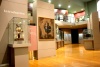 El museo alberga pinturas, mobiliaria y objetos religiosos.