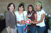 27092010 Cristina Lozano recibió el primer lugar en el concurso de Plantas de la Feria Torreón 2010 y fue galardonada por Chepis de Pérez integrante de las Damas Rotarianas.