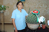 27092010 Cristina Lozano recibió el primer lugar en el concurso de Plantas de la Feria Torreón 2010 y fue galardonada por Chepis de Pérez integrante de las Damas Rotarianas.