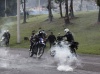 Los sublevados se tomaron cuarteles policiales en Quito, Guayaquil y otras ciudades, quemaron llantas, lanzaron gases lacrimógenos y cerraron las carreteras de acceso a la capital durante algunas horas.