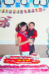 03102010 El pequeño Ángel Ramiro Ortiz el día que celebró su tercer cumpleaños acompañado de su tía Grecia Villegas.