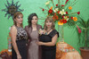 08102010 La futura esposa junto a las  organizadadoras de su despedida de soltera su mamá Sra. María Margarita Álvarez y Sra. Graciela Jiménez su futura suegra.