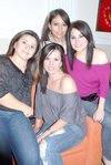 10102010 Liz Sifuentes festejó su cumpleaños acompañada por Alejandra, Paola y Cecy.
