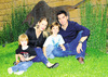 10102010 Karla y Luis con sus hijos Emiliano y Esteban.