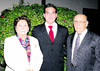 19102010 David Ortiz Contreras junto a sus abuelos Blanca y Jesús Contreras.