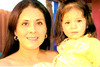 20102010 Claudia Alonso y su pequeña hija Camila Becerra.