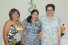 27102010 Azeneth Ramírez en su despedida de soltera junto a su mamá Mónica de Ramírez y su suegra Araceli Sotomayor Betancourt.