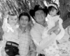 29102010 M.V.Z. Raúl Flores Arámbula festejó el cumpleaños de su hija Marian, el jueves 30 de septiembre de 2010, en compañía de sus hijos Raúl y Alejandro.- Estudio Miriam Barker