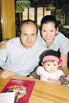 03112010 Fernando Carrillo y Ruth de León con sus hijos Leonardo y Fernanda.