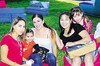 07112010 Alicia, Camila, Laura, Norma y su pequeña.