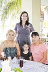 07112010 Eva Magallanes de Aguirre en compañía de su hija Mariángel Aguirre, Claudia Bartoluchi de Jaime y Vanessa Ramírez de Rivera en la reciente fiesta de canastilla en su honor.