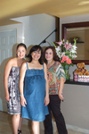 20112010 Cynthia Ibarra en compañía de Gaby Olvera y Diana Alfaro Reyes en la reciente fiesta de canastilla organizada en su honor.
