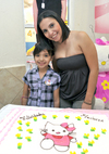 27112010 Fernanda Nava el día de su piñata junto a su mamá Cinthia C. Nava.