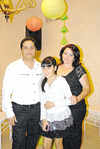 28112010 Sergio Ramírez y Sandra con su hija Marcela.