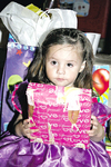 29112010 Yuceli Vanessa en su fiesta de nueve años de edad junto a amiguitas y su hermanito.