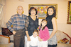 28112010 El señor Miguel Betancourt festejó sus 80 años de vida acompañado por su esposa Conchita y sus nietos Laura, Sofía y Miguel Ángel.