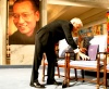 En la ceremonia de este año de la entrega de los premios Nobel, el ganador del galardón de la paz, el detenido disidente chino Liu Xiaobo, estuvo representado el viernes por un sillón vacío.