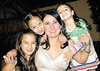 10122010 Maribel rodeada por sus hijas Isabel, Mariana y Bárbara.