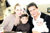 12122010 Ana y Marco Antonio con sus gemelitos Leonardo y Ana Isabel el día que celebraron con una agradable reunión a Marco Antonio Morán.