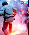A los manifestantes se unieron, según fuentes policiales y la prensa, grupos violentos del Black Block, de tendencia anarquista, que ya han protagonizado numerosos incidentes en otras manifestaciones.