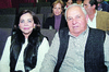 12122010 Muy contentos se mostraron el señor Alfredo Navarro Martínez y la señora Diana García Leyva, durane el festejo de su hijita Camila.
