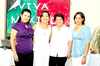 23122010 Érika Garciamora González durante su despedida de soltera, acompañada de su mamá Luly de Garciamora y su abuelita Loreto Hubbard.
