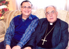26122010 Padre Miguel Ángel Cigarroa del Bosque junto al Sr. Obispo Don José Guadalupe Galván Galindo y Sra. María Lilia del Bosque de Cigarroa su mamá.