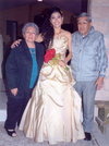 02012011 Acompañan a Karla Citlali sus abuelitos Sra. Emilia Torres y Sr. José Trinidad Carrillo.
