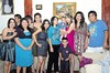 26012011 Ana Laura Hurtado Vitela acompañada de familiares y amigos en reciente reunión para celebrar su cumpleaños.