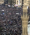 Una manifestación de unas mil 500 personas leales a Mubarak intentó concentrarse frente a la radiotelevisión egipcia.