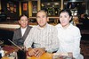 02022011 Balderas, Benjamín Balderas e Iveth Rubio de Balderas disfrutaron una comida.
