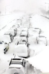 En el área triestatal, de los estados de Nueva York, Nueva Jersey y Connecticut, se registró agua nieve, granizo y lluvia, que combinada con las bajas temperaturas creó condiciones peligrosas en las carreteras y autopistas.
