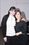 La novia en compañía de las organizadoras del festejo prenupcial, Astrid de Ayup y Rosalía Macías de Villar.