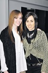 Bonnie Carrillo de Leal junto a las organizadoras de su fiesta de canastilla: su suegra Angélica de la Garza y su mamá Bonnie Schultz.