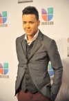 El rapero Pitbull, que abrió la noche con una electrizante versión de su éxito 'Bon Bon', aceptó el trofeo al Artista del Año, mientras que su compatriota, el cubanoamericano Jencarlos Canela obtuvo el premio como Solista del Año/Pop.