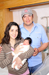 20022011  y Juan Carlos con su pequeñita Jimena.