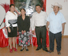 20022011  y Rolando acompañados por la Sra. María Elena Moreno Carrillo, mamá de la novia.