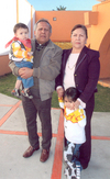 24022011  Valenzuela y Cuauhtémoc Rangel, festejando a sus hijios, Helen y Fernando por sus tres y primer año respectivamente.