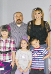 27022011  Paulina felizmente acompañada por sus hermanos Andrea y Armandito, así como por sus papás Miguel y Sonia.
