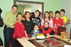 27022011  Carrillo Ramírez en compañía de su mamá, Zaida Ramírez; su abuelita, Mayela Zubiría, su hermano Armandito y sus amigos Miguel de la Cruz, Alberto Romo y Ricardo Jacobo.